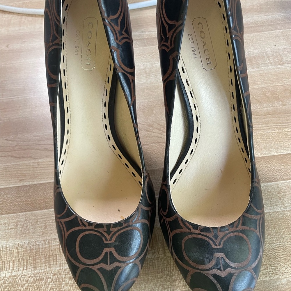 Coach Women's Black and Brown Pumps
